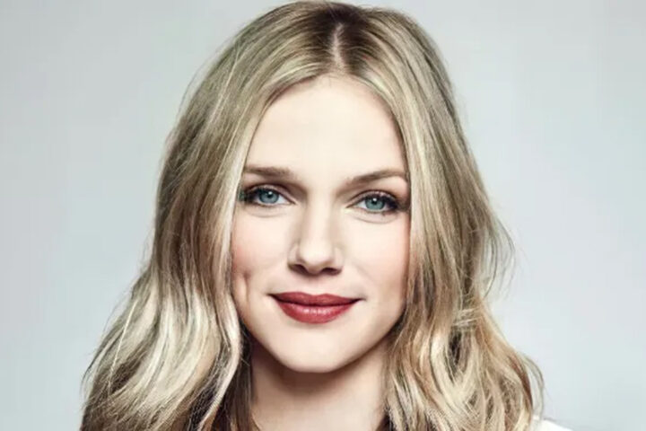 Tracy-Spiridakos_960x640